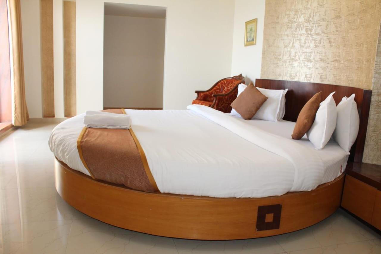 Abhishek Beach Resort And Spa Ganpatipule Exterior foto