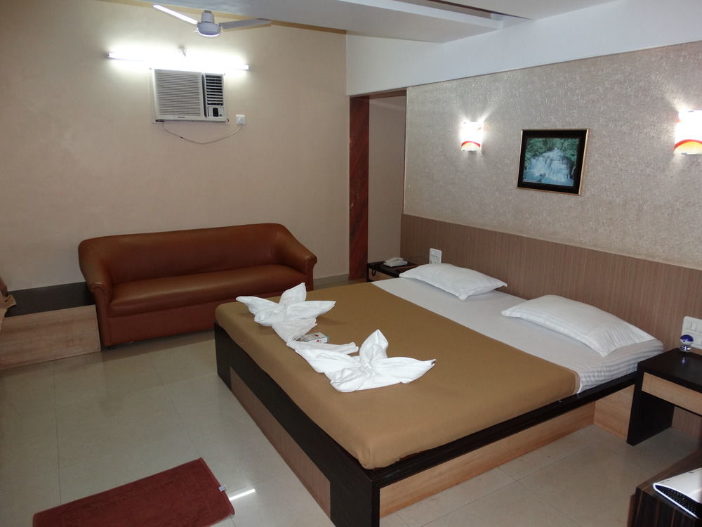 Abhishek Beach Resort And Spa Ganpatipule Exterior foto