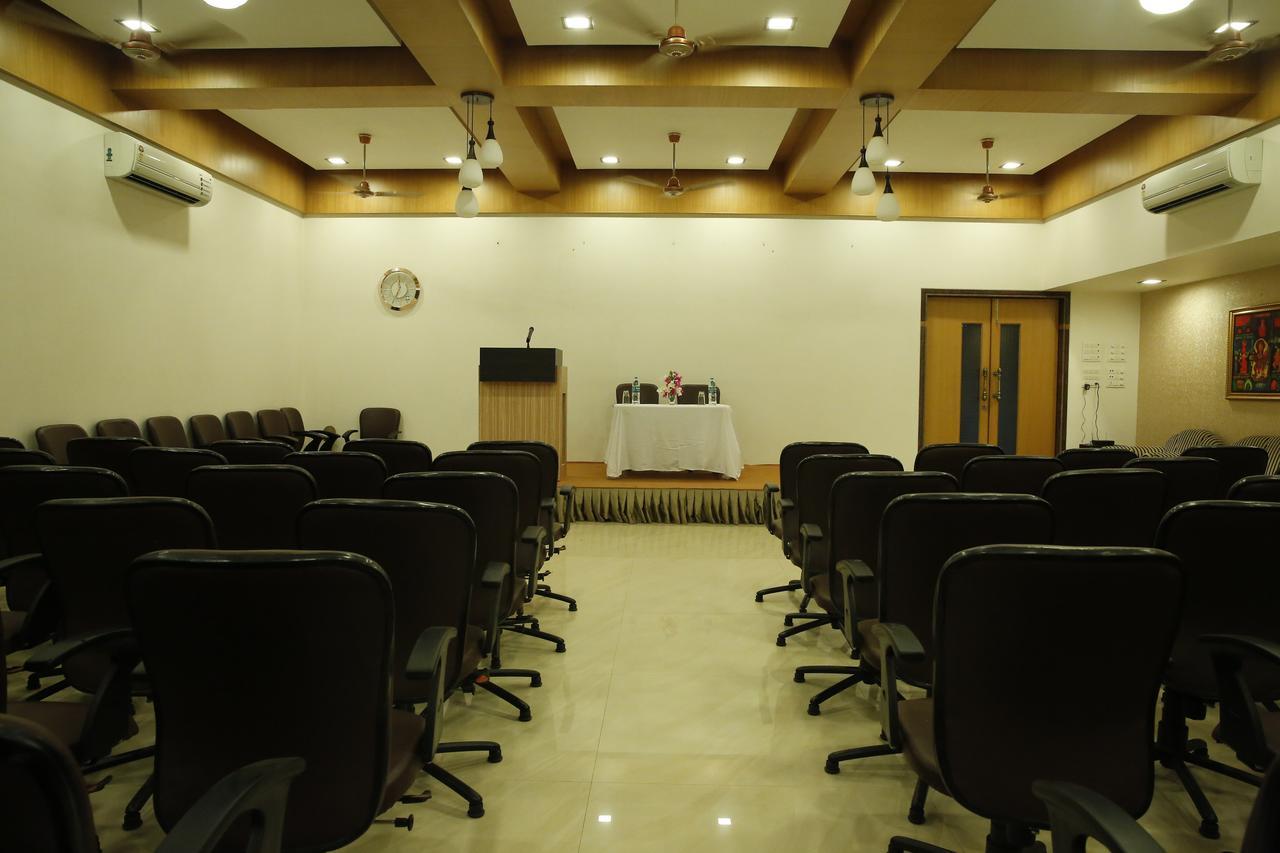 Abhishek Beach Resort And Spa Ganpatipule Exterior foto