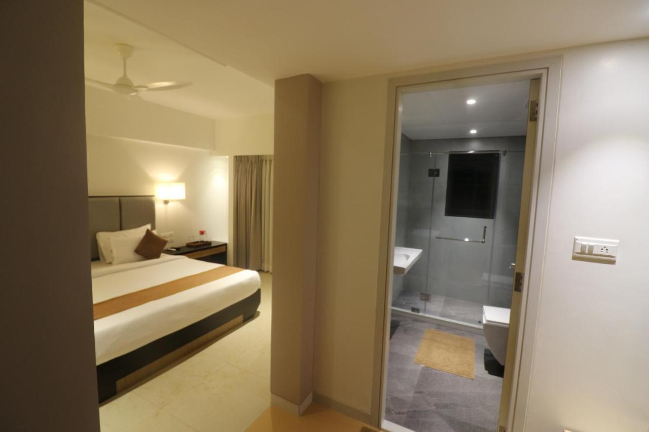 Abhishek Beach Resort And Spa Ganpatipule Exterior foto