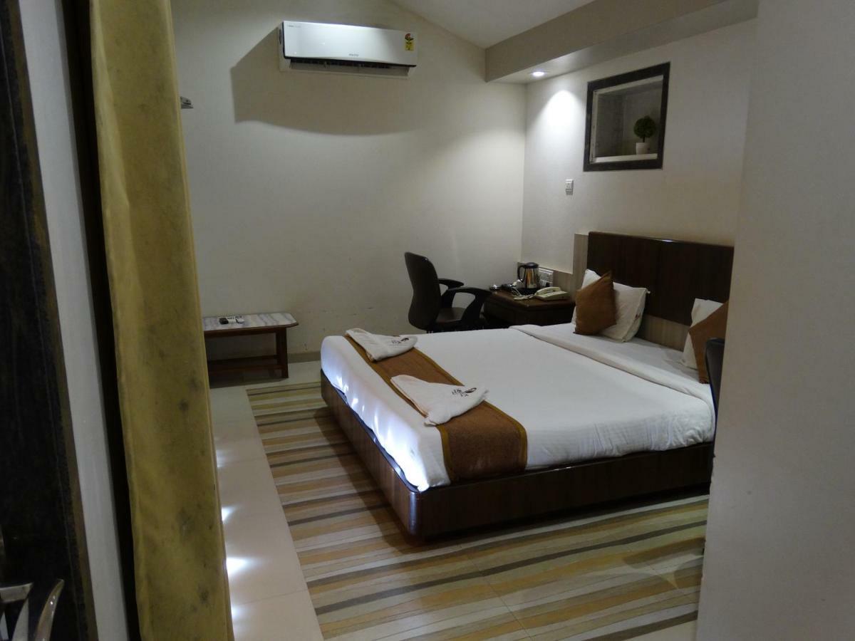 Abhishek Beach Resort And Spa Ganpatipule Exterior foto