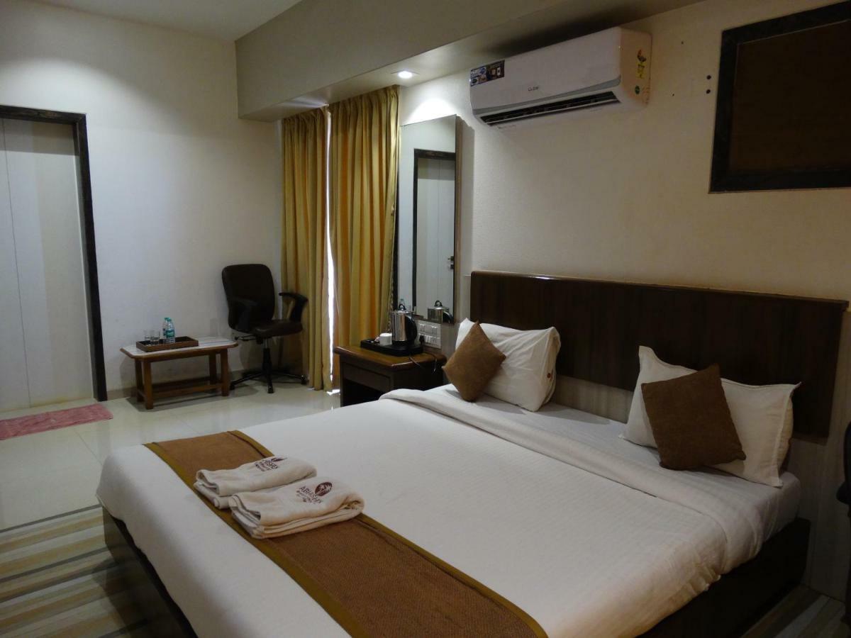 Abhishek Beach Resort And Spa Ganpatipule Exterior foto